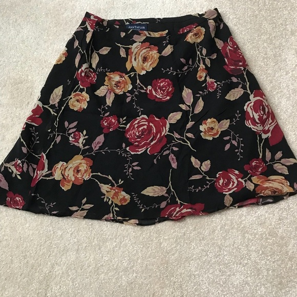 Ann Taylor Floral Skirt Size 2P - Picture 4 of 7